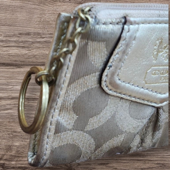 Coach Vintage Women's Small Card/Coin Holder w/back Zip Pocket & Key Ring - Picture 3 of 4